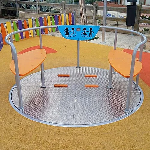 Carrousel pour aire de jeux accessible en fauteuil roulant